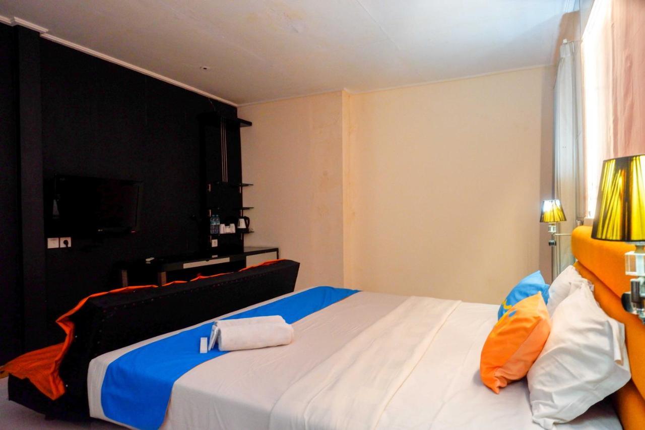 Sans Hotel International Surabaya Gubeng 外观 照片