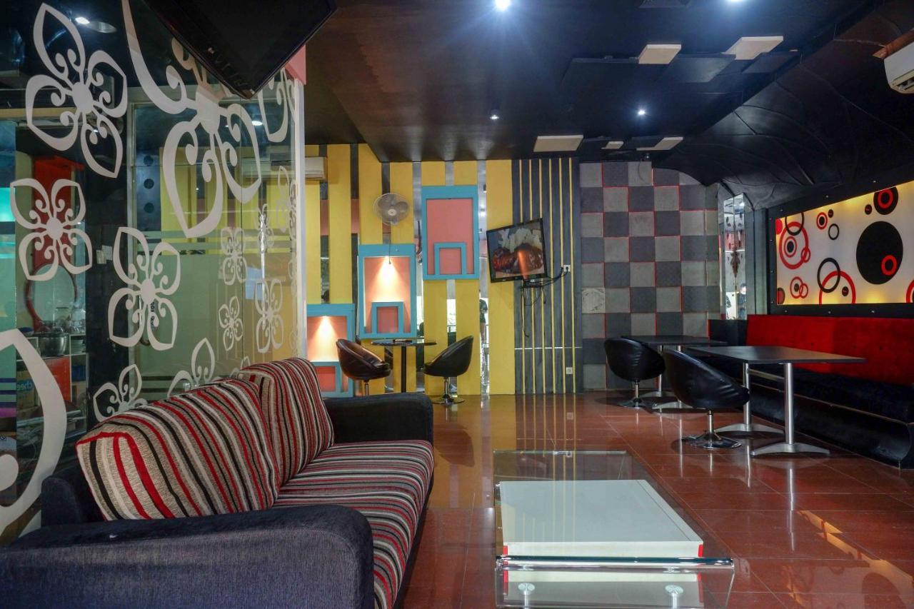 Sans Hotel International Surabaya Gubeng 外观 照片
