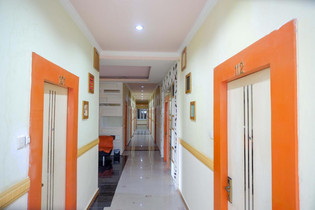 Sans Hotel International Surabaya Gubeng 外观 照片