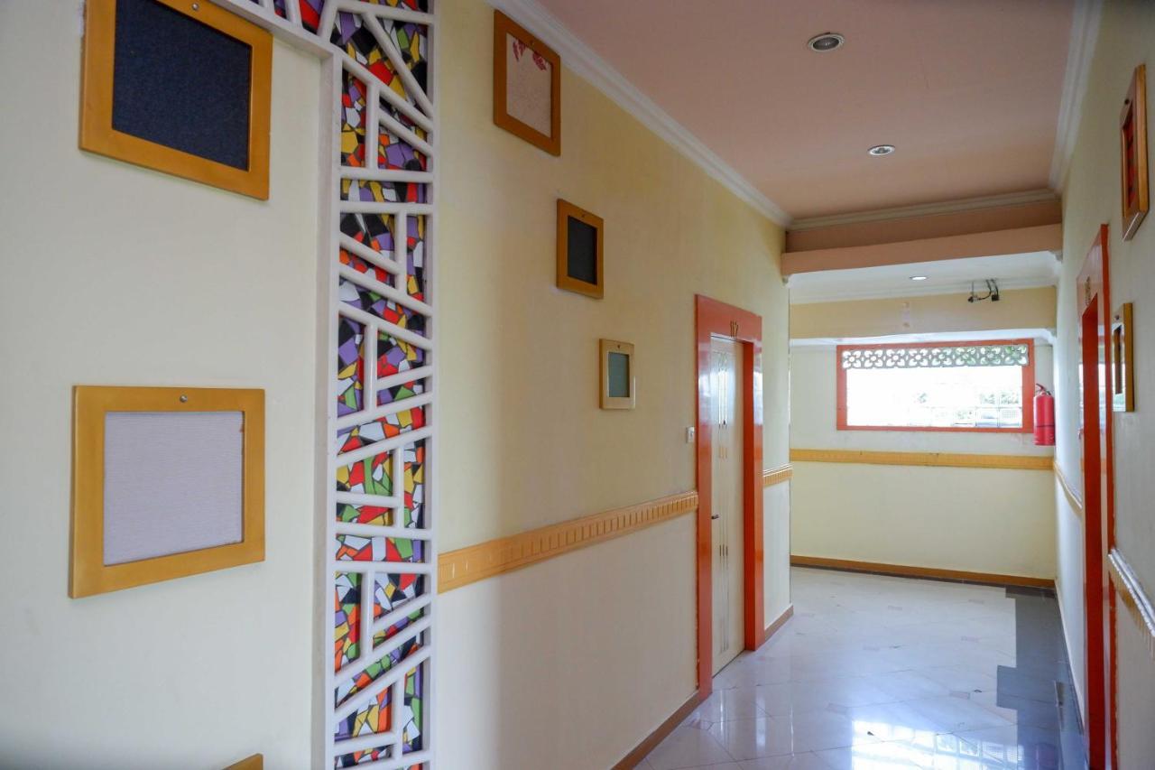 Sans Hotel International Surabaya Gubeng 外观 照片